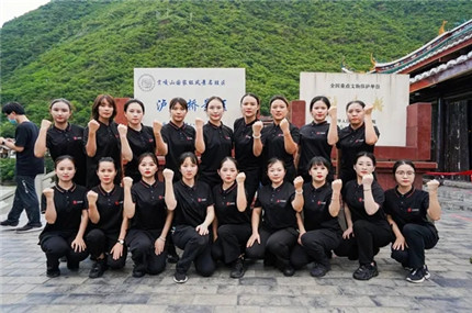 红瑞集团2020年优秀员工二等奖获得者 | 红洋坊美业海三分院高级美容师谢晓仪：向美晓慧臻心 谢予仪静拾光