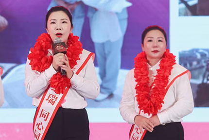 海南红瑞集团优秀员工姐妹档：红妆双美世贸分院资深美容师徐子雯、昌炜分院资深美容师徐淑娜 