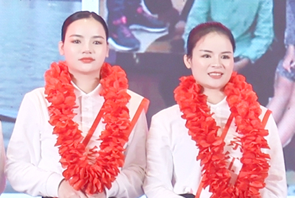 海南红瑞集团优秀员工姐妹档：红妆双美紫园分院副院长吴兰玉、儋州分院美容师吴兰月  