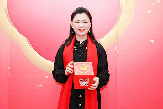 红瑞集团“2022十大感动人物”红妆双美昌炜分院美容师邱小珠  