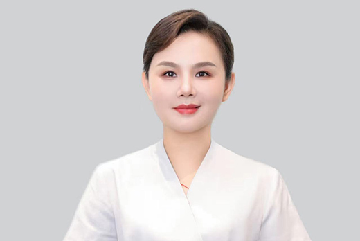 红瑞集团“2022十大感动人物” 红妆双美海府分院美容师吴桂蓉  
