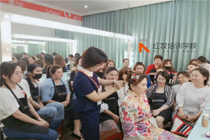 美丽·健康工程 | 这些抖音“新手化妆术”真的适合初学者吗？