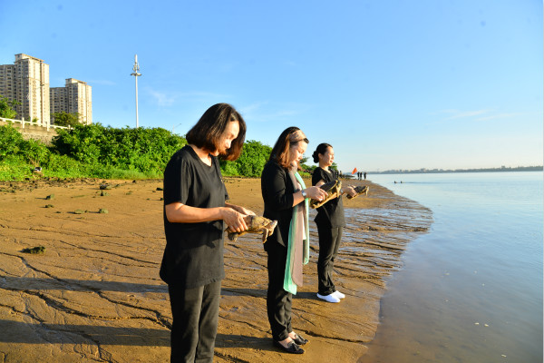 庆生祈福 放生归海 ——记红妆21周年院庆