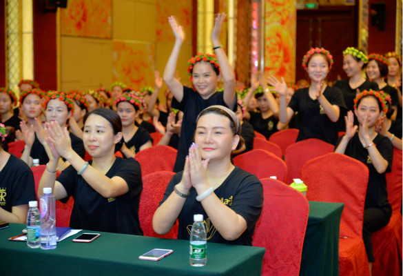 乘风破浪 继续前行 ——红妆美业21周年院庆启动会