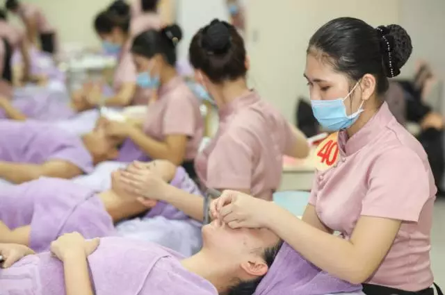 香港红瑞集团 • 红洋坊最美手工艺人评选暨首届美容师“金手指”技能大赛 “演说+技能”复赛圆满落幕！