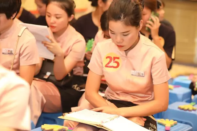 香港红瑞集团 • 红妆最美手工艺人评选暨首届美容师“金手指”技能大赛 “演说+技能”复赛圆满落幕