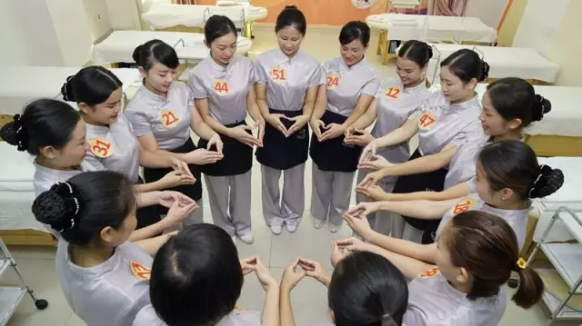香港红瑞集团 • 红妆最美手工艺人评选暨首届美容师“金手指”技能大赛 “演说+技能”复赛圆满落幕