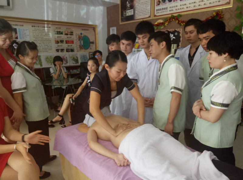与爱同行——香港红瑞集团红妆学校为海南省残服爱心养生馆工作人员提供专业技能培训